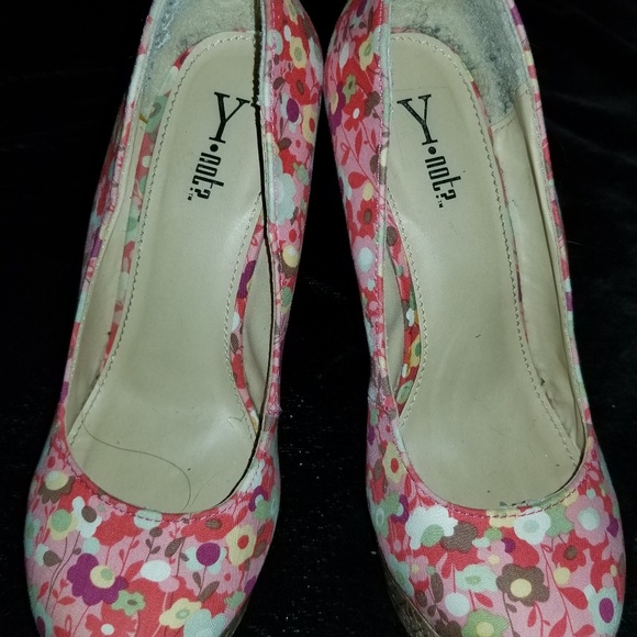 High heels - Picture 2 of 3